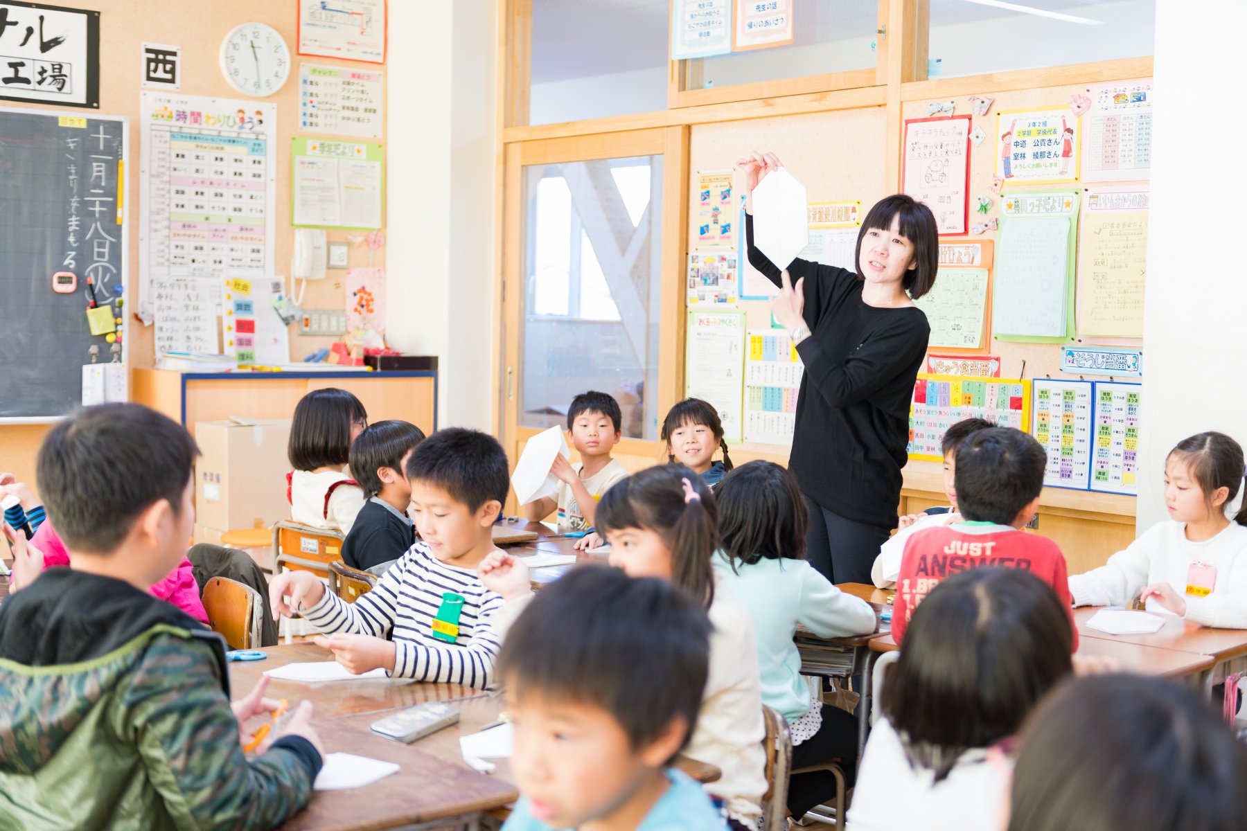 終了しました さとうりささんとワークショップ 折ってたたんでみんなのひみつ基地 富山県美術館
