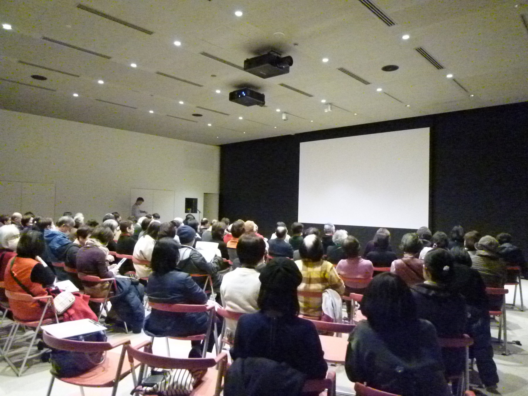 富山県美術館 映画上映会 富山県美友の会協賛 ペギー グッゲンハイム アートに恋した大富豪 メットガラ ドレスをまとった美術館 2月1日 2日 富山県美術館